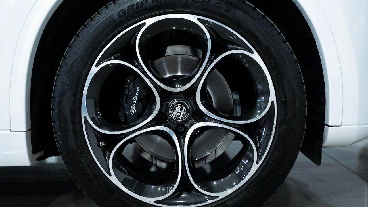 Alfa Romeo Stelvio VELOCE 2.2 Ti Q4 210 CV 20" CARBON AUTO XENO FULL