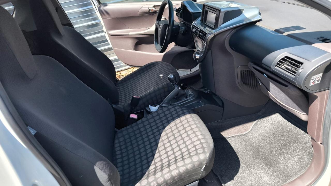 Toyota iQ 1.0