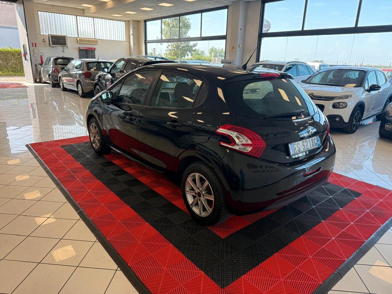 Peugeot 208 1.4 HDi 68 CV 5 porte Allure
