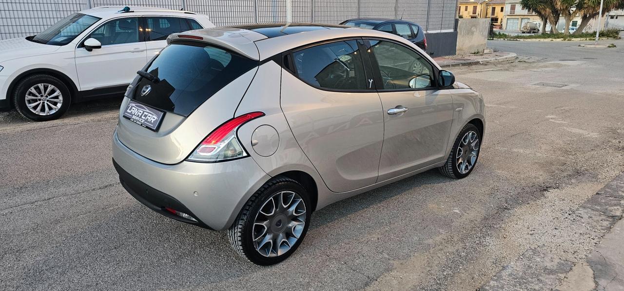 Lancia Ypsilon 1.2 69 CV 5 porte Platinum