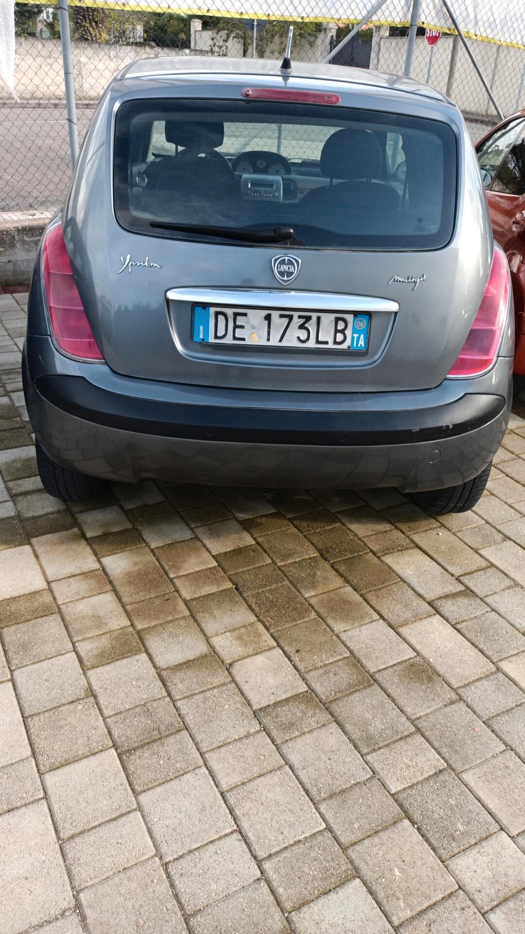 Lancia Ypsilon 1.3 MJT 75 CV Argento