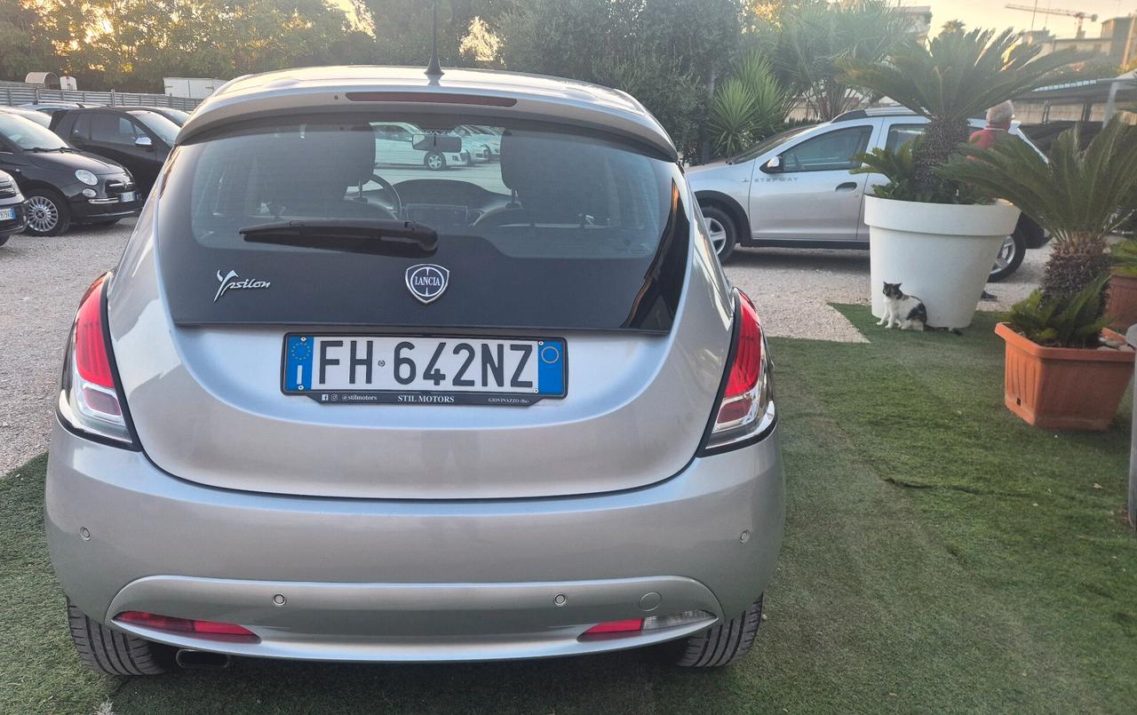 Lancia Ypsilon 1.2 69 CV 5 porte Silver