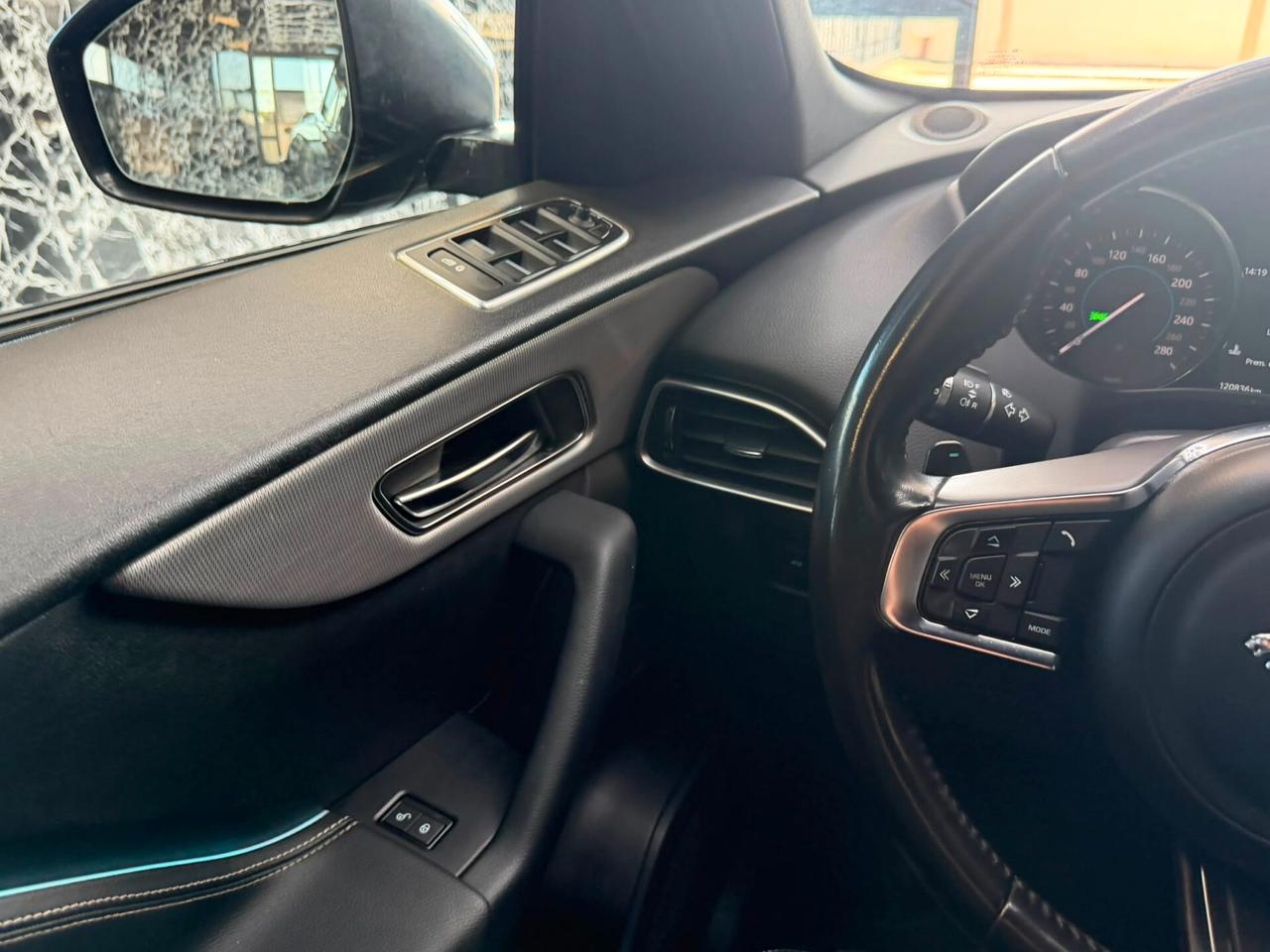 Jaguar F-Pace 3.0 D V6 300 CV AWD aut. R-Sport