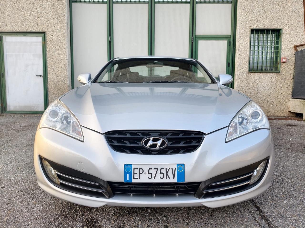 Hyundai Genesis TURBO UNIPRO STUPENDA 2012