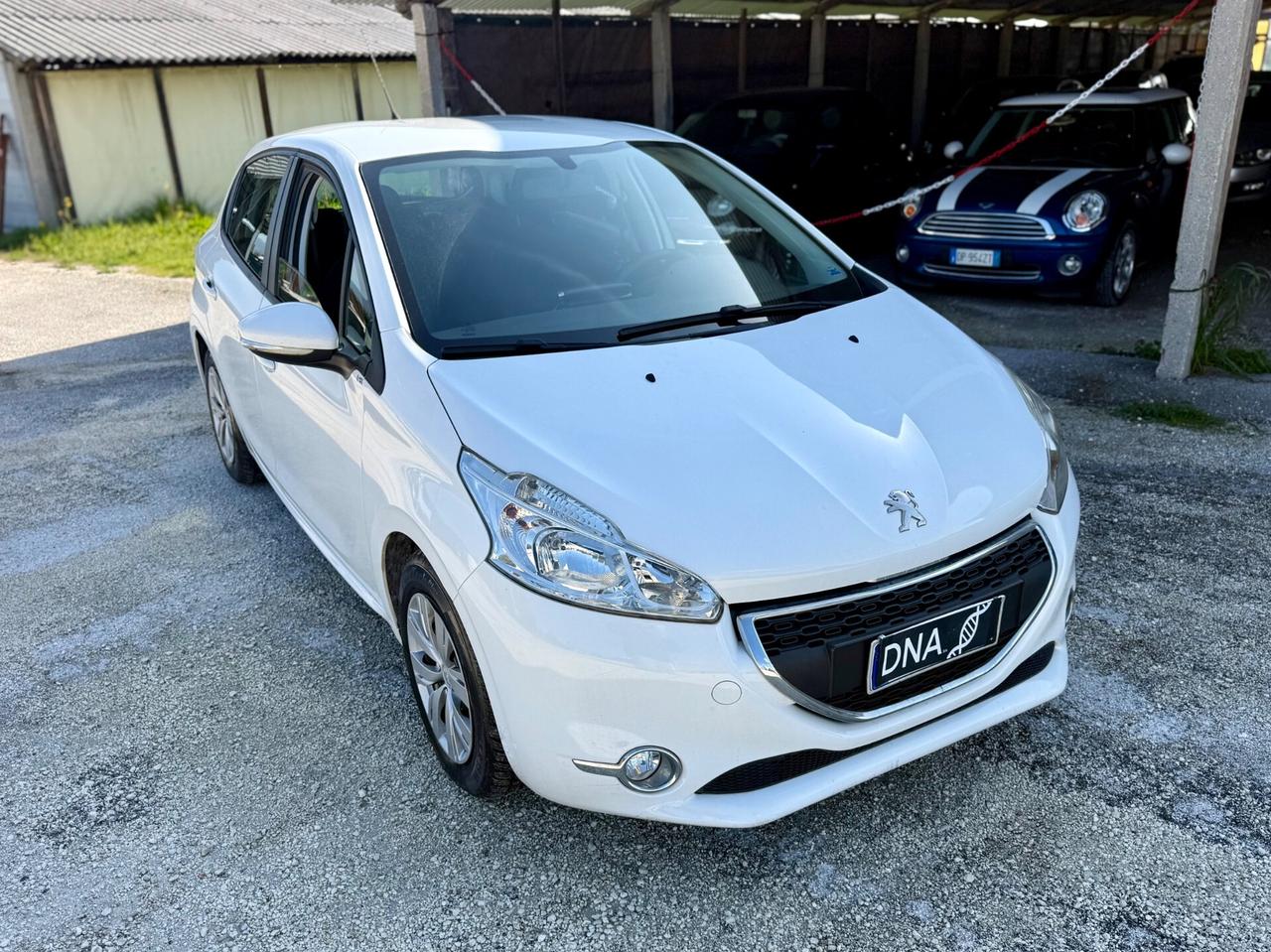Peugeot 208 1.2 benzina 70 milaKM Neopatentati