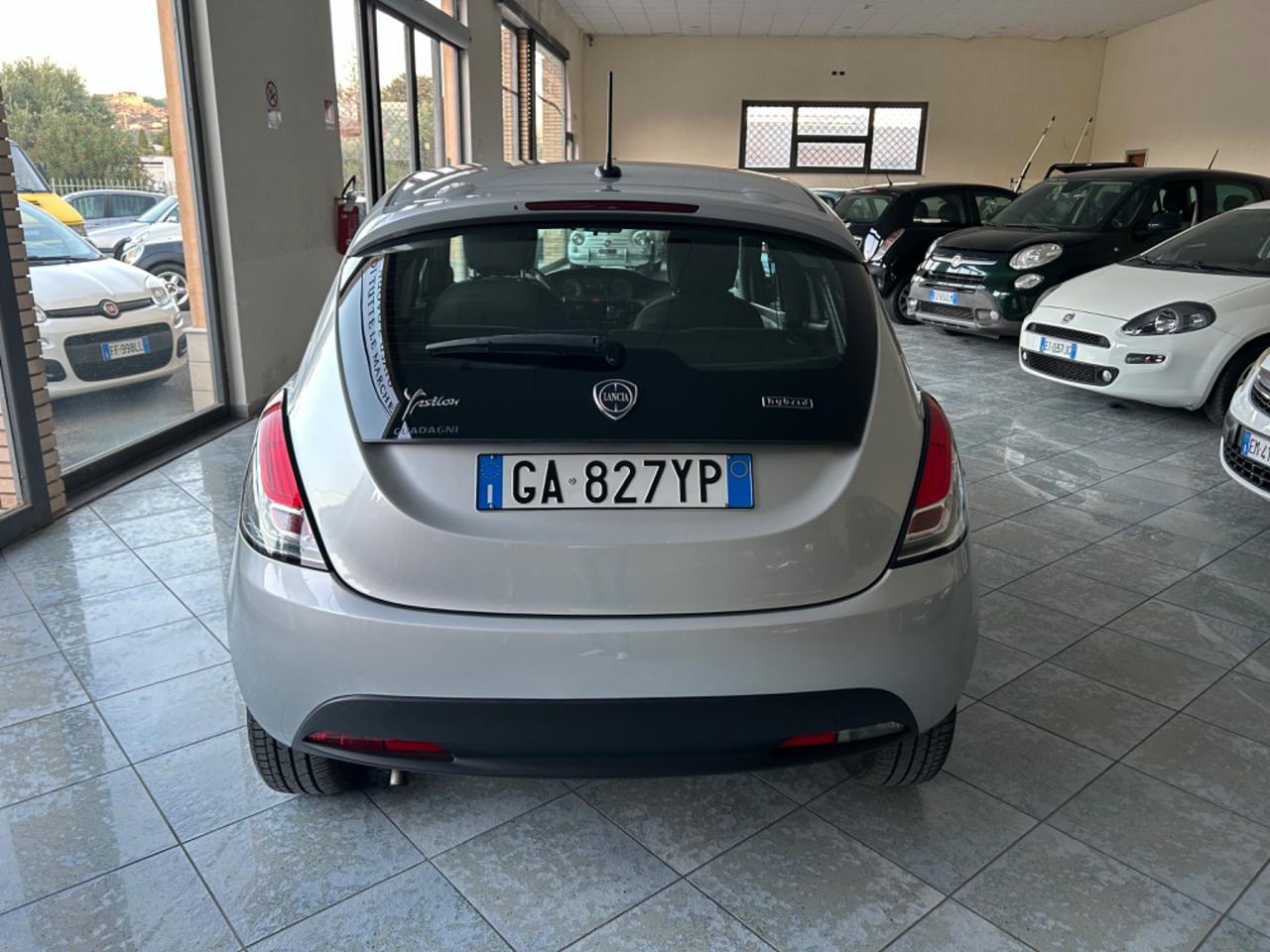 Lancia Ypsilon 1.0 FireFly 5 porte S&S Hybrid Ecochic Silver