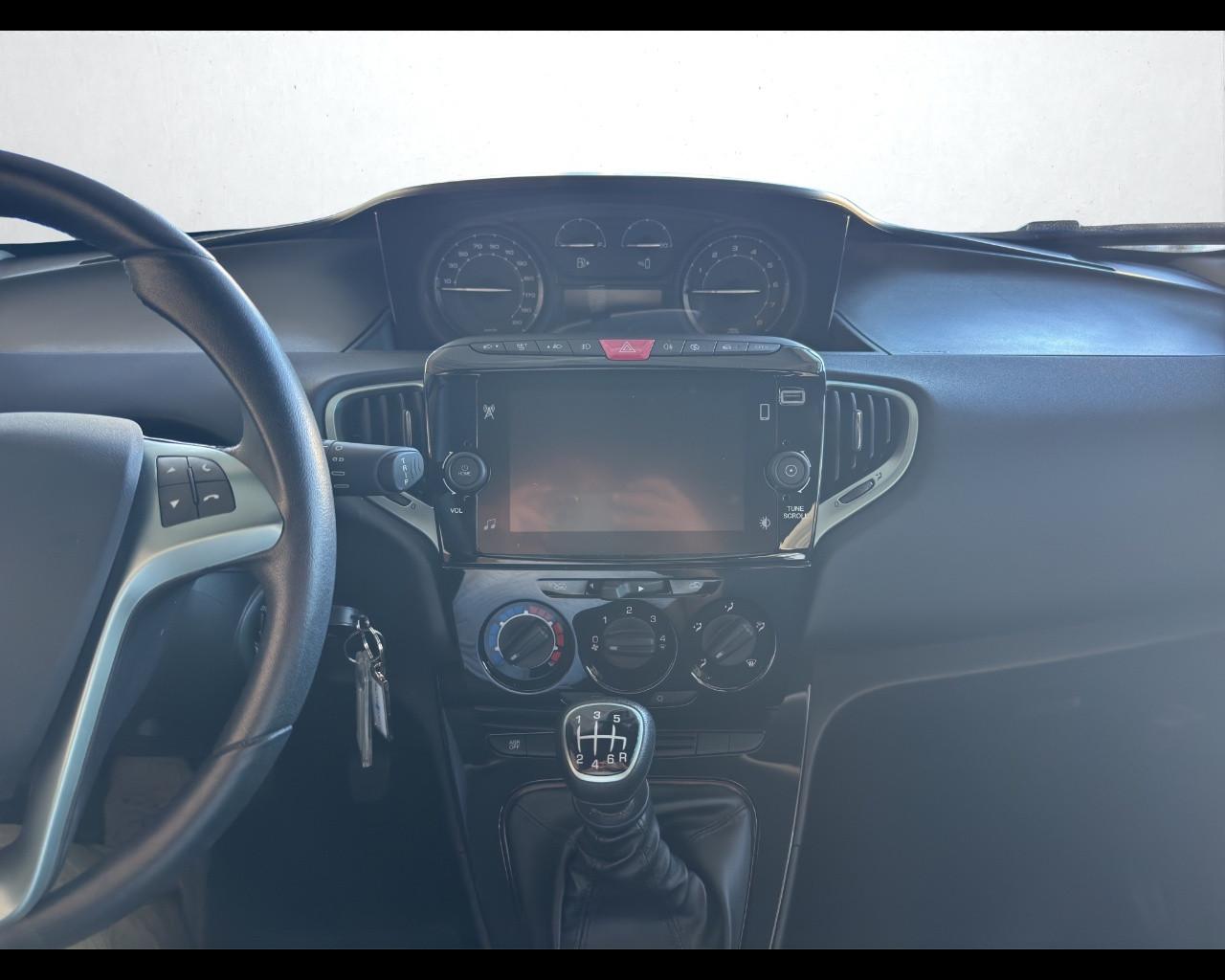 LANCIA Ypsilon 3ª serie - Ypsilon 1.0 FireFly 5 porte S&S Hybrid Platino