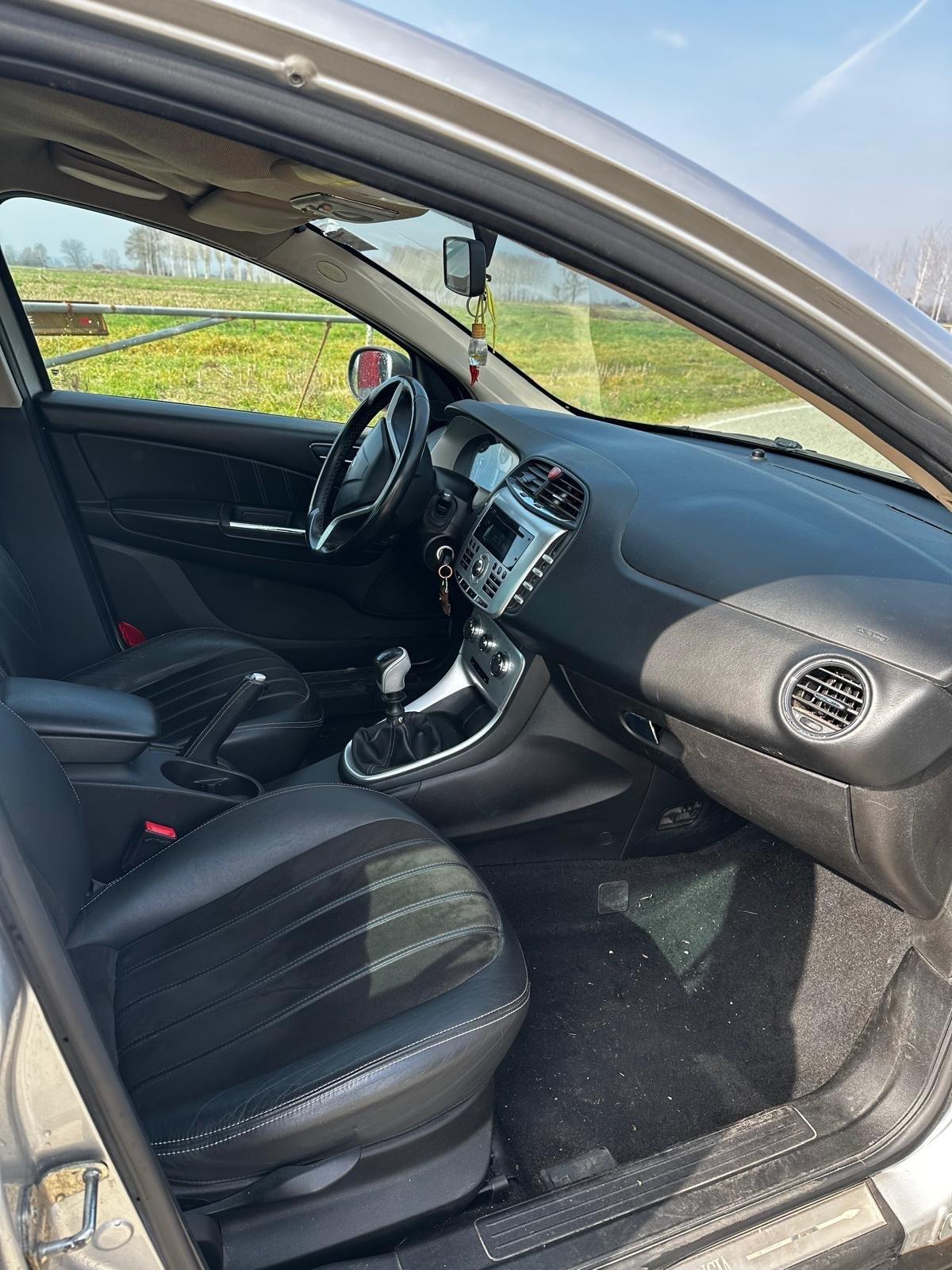 Lancia Delta 1.6 MJT DPF Selectronic Argento