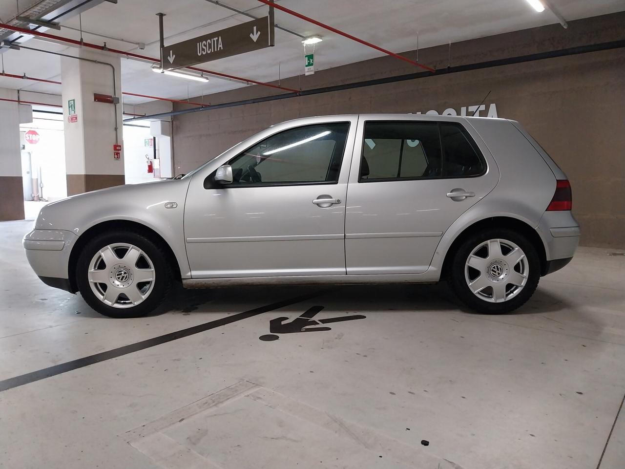 Volkswagen Golf 1.6 16V cat 5 porte Highline