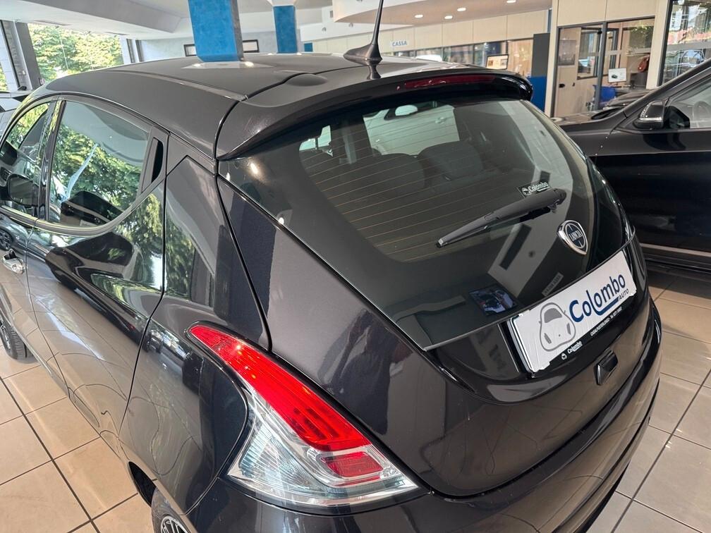 Lancia Ypsilon 1.0 firefly hybrid Platino App Conn Cam 15" Neopat