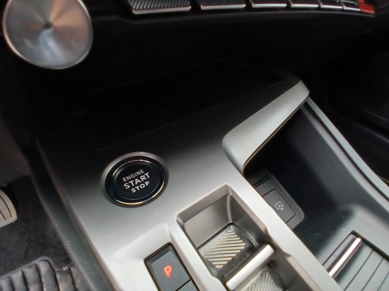 Peugeot 408 Hybrid 145 e-DCS6 Allure