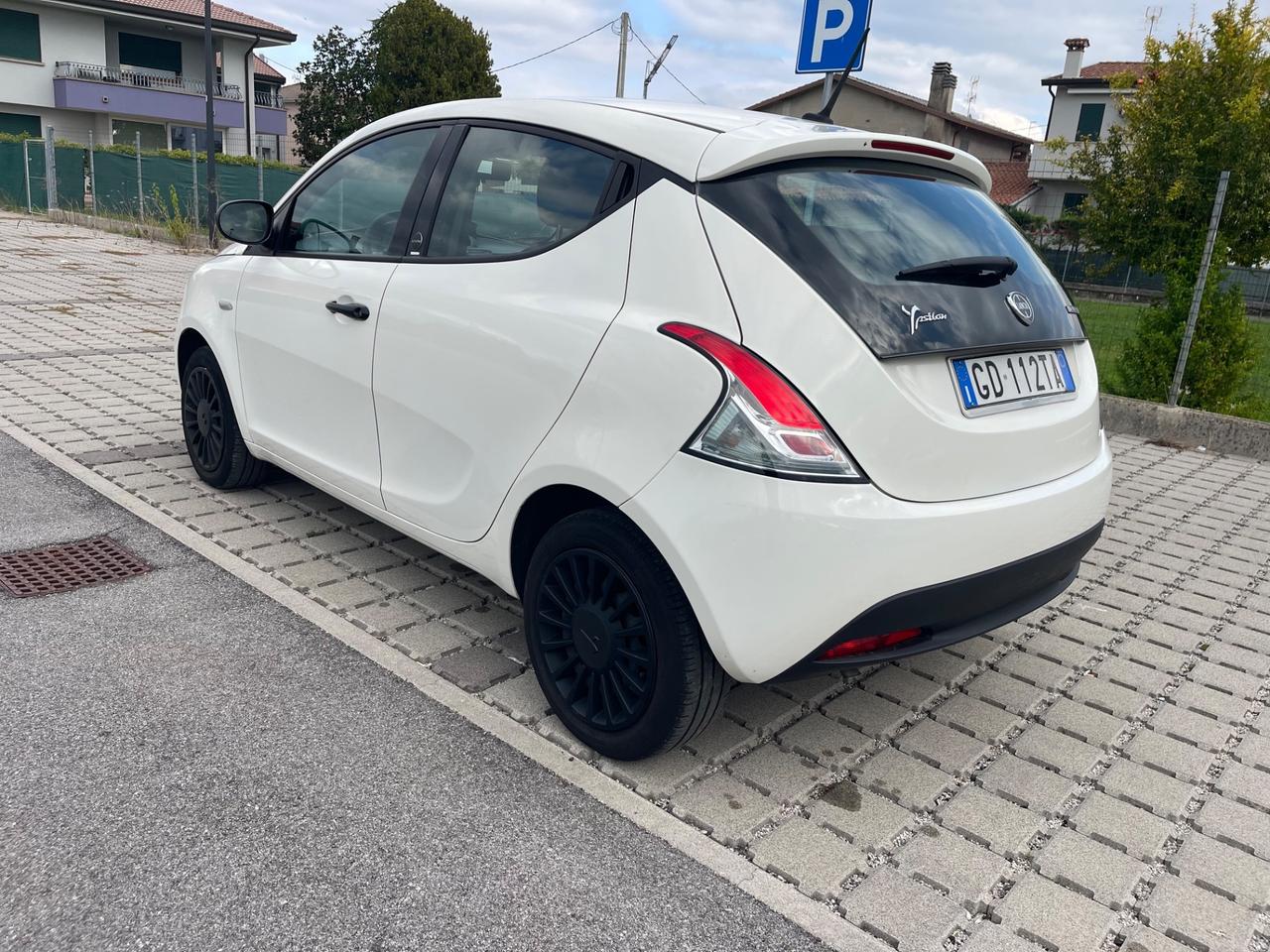 Lancia Ypsilon 1.0 FireFly 5 porte S&S Hybrid Ecochic Gold