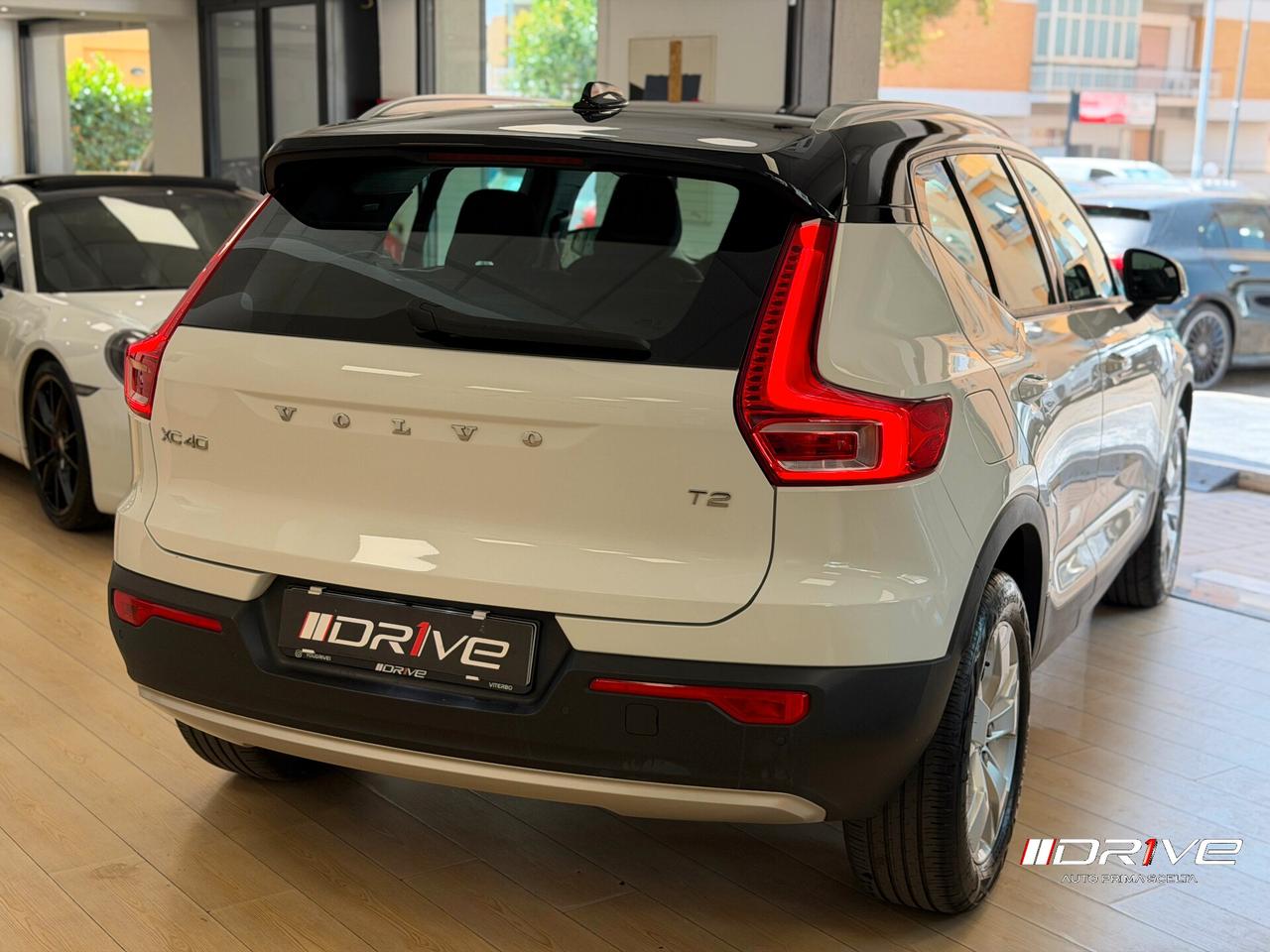 VOLVO XC40 (2017-->) XC40 T2 Momentum