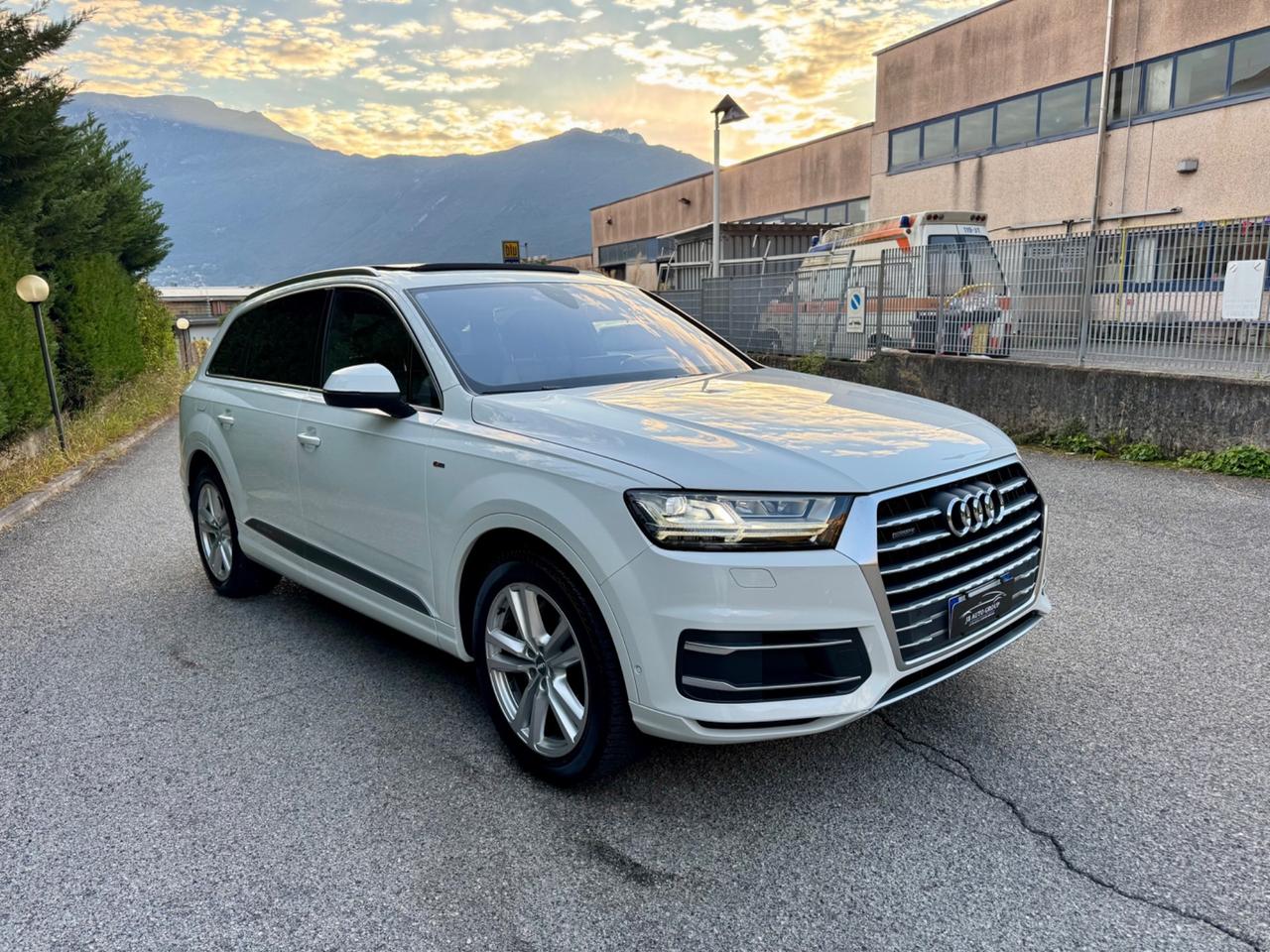 Audi Q7 S-Line Quattro 7 Posti