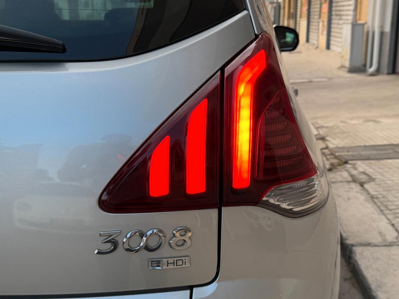 Peugeot 3008 1.6 eHDi AUTOMATIC NAVI LED - 2015