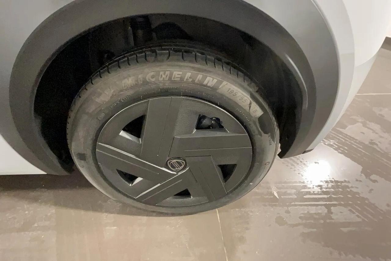 Lancia Ypsilon Hybrid e-DCT KM 0