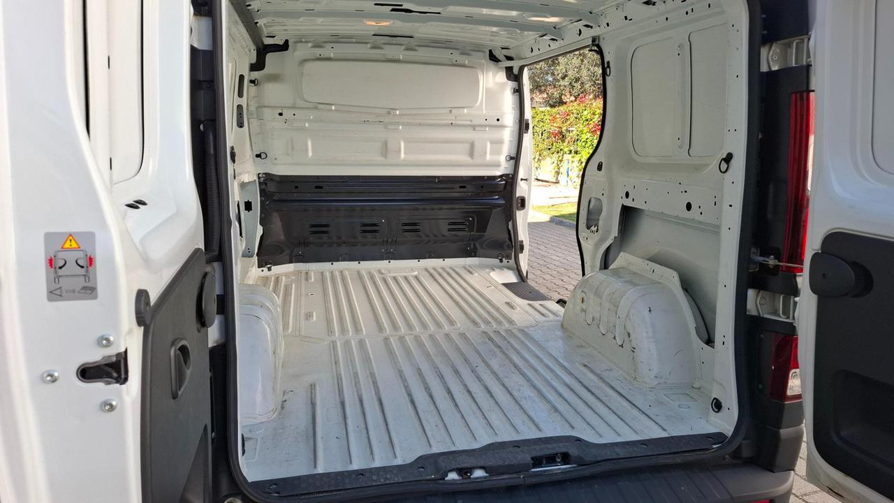 RENAULT Trafic T27 1.6 dci 120cv L1H1 Ice E6