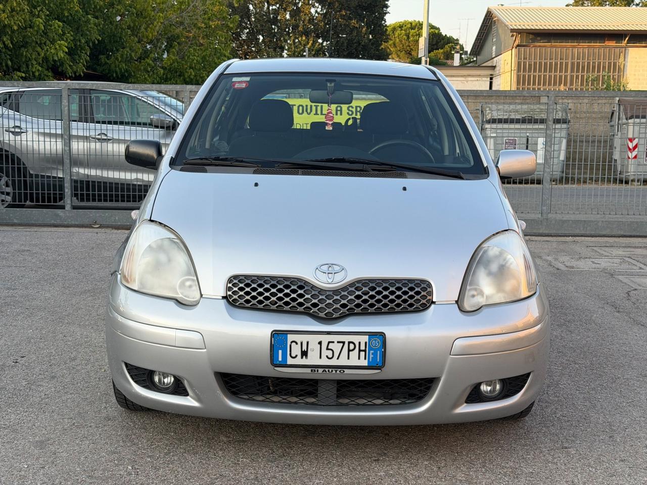 Toyota Yaris 1.3i 16V cat 5 porte Sol