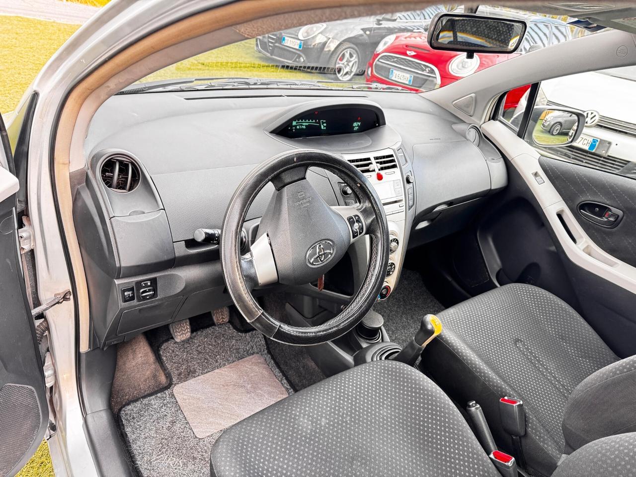 Toyota Yaris 1.0 5 porte neopatentati