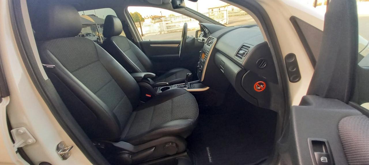 Mercedes-Benz Classe A 180 CDI All. Avantgarde Diesel cc. 1.9 CV. 109 Cambio Automatico 5 Porte 5 Posti Euro 5 Utilizzabile anche per i Neopatentati.