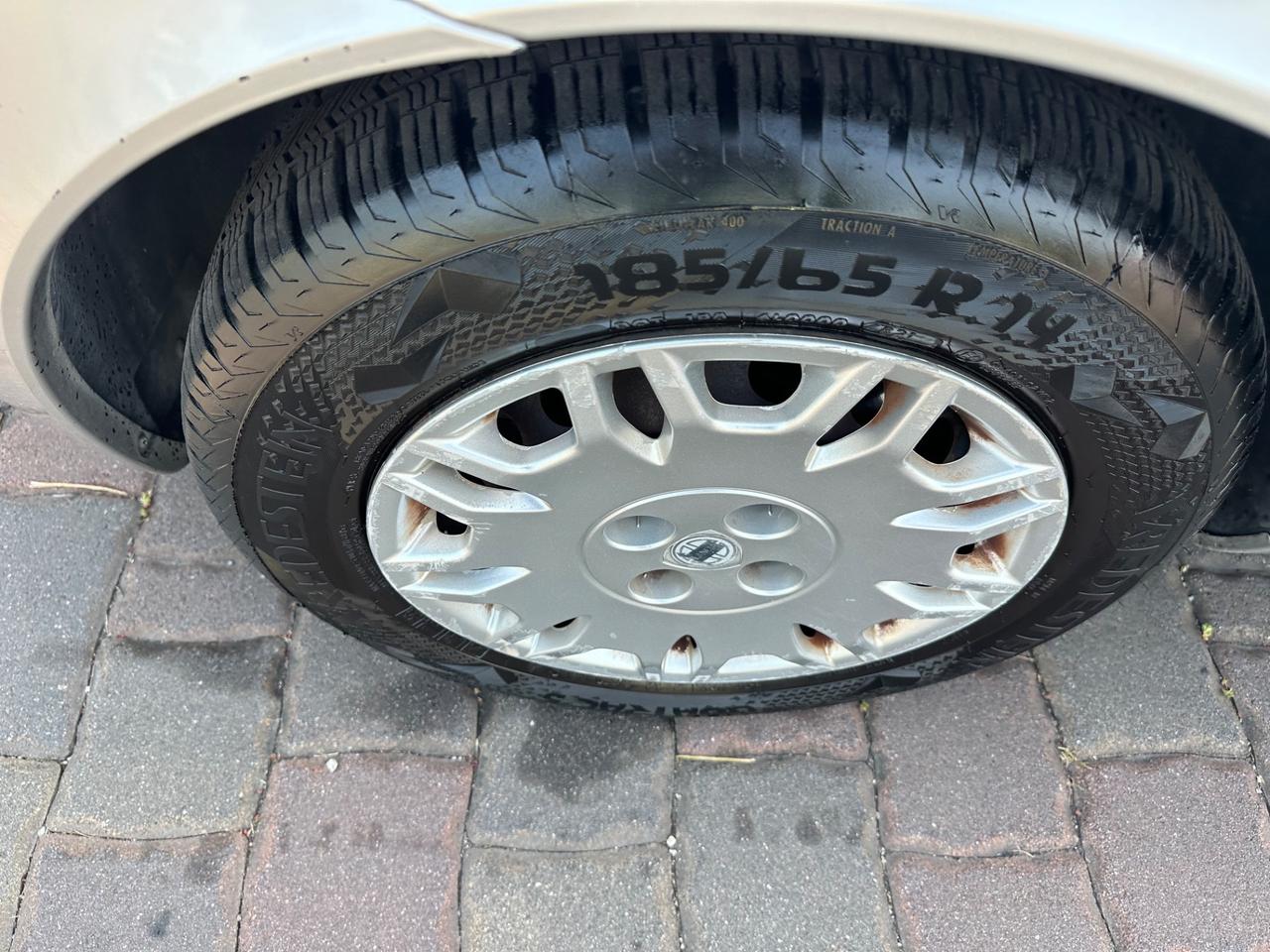 Lancia Ypsilon 1.2 benz NEOPATENTATI 2003