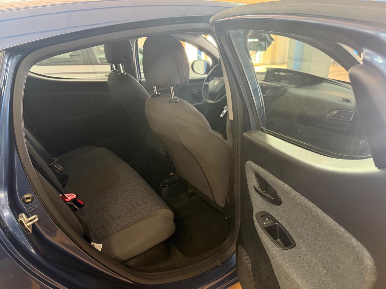 Lancia Ypsilon 1.0BENZ Hybrid 2022 NUOVA