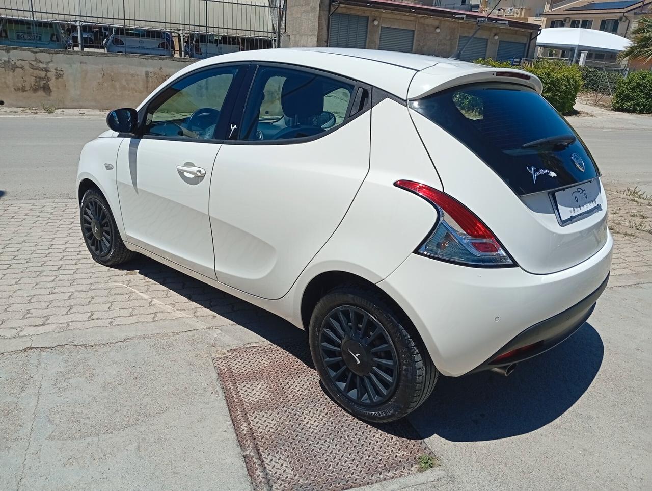 Lancia Ypsilon 1.2 69 CV 5 porte Elefantino