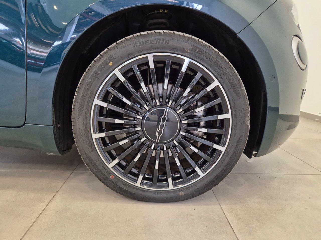 Fiat 500e 42 kWh La Prima by Bocelli IN PROMO - NEOPATENTATI