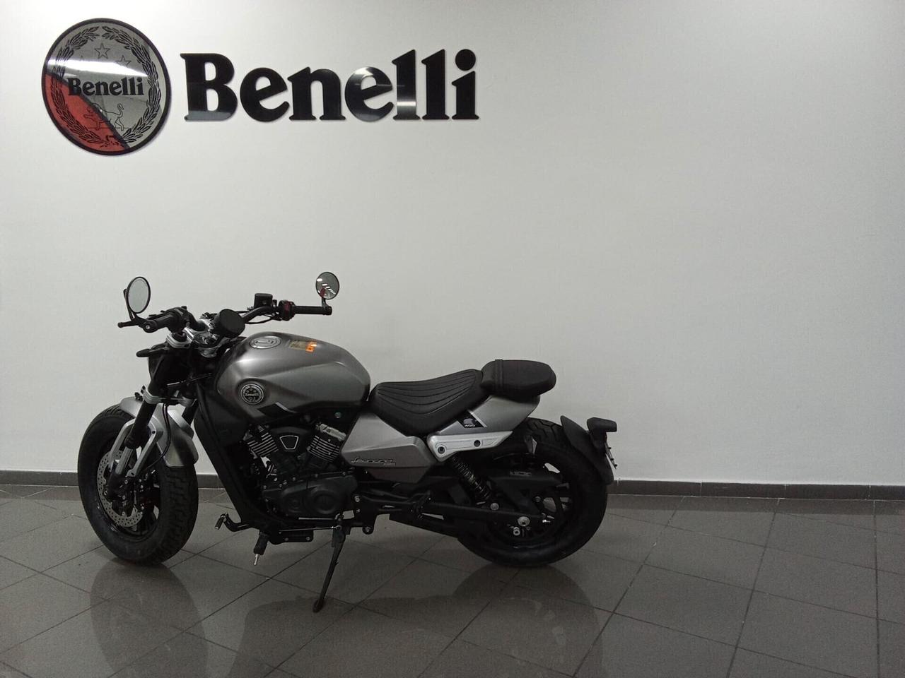 Benelli Leoncino Bobber 400