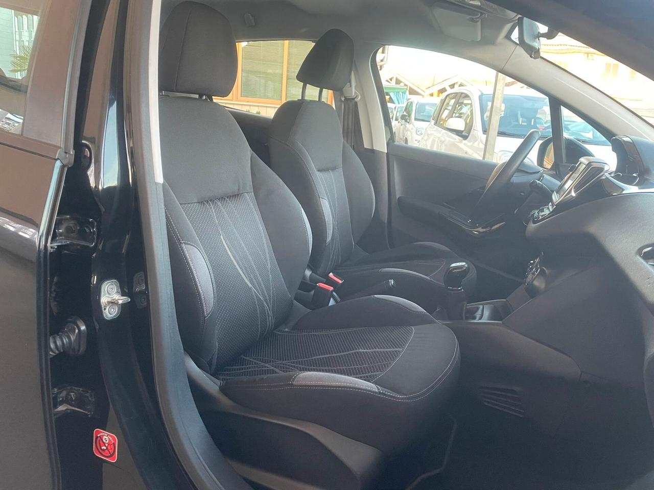 Peugeot 208 1.4 HDi 68 CV 5 porte Allure