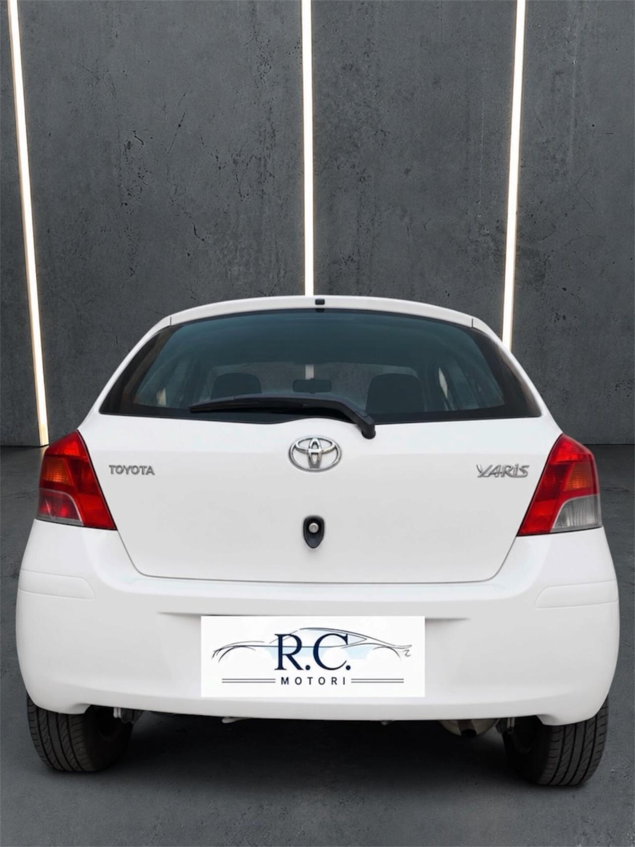 Toyota Yaris 1.0 5 porte Luxury pack