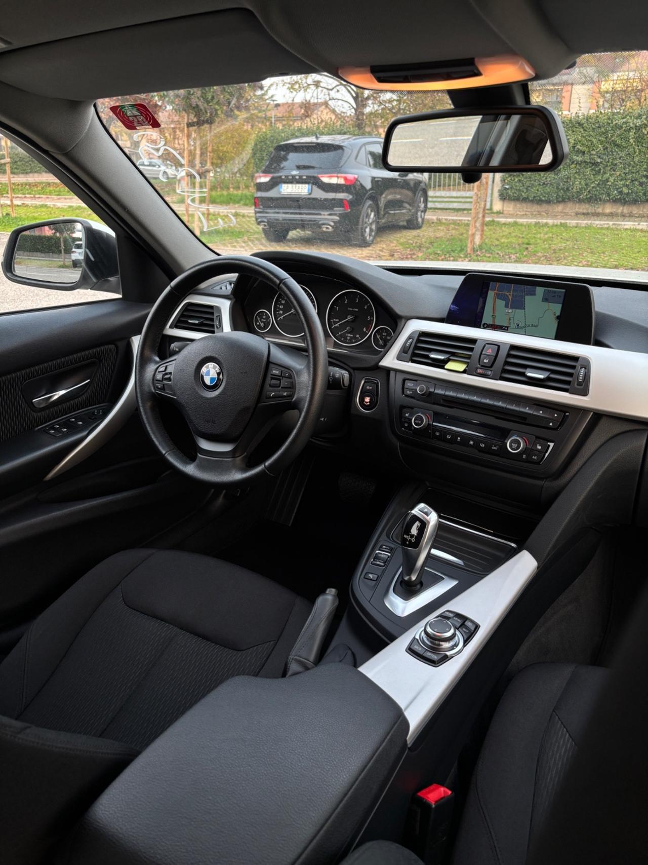 Bmw 318 d Luxury con soli 127000km