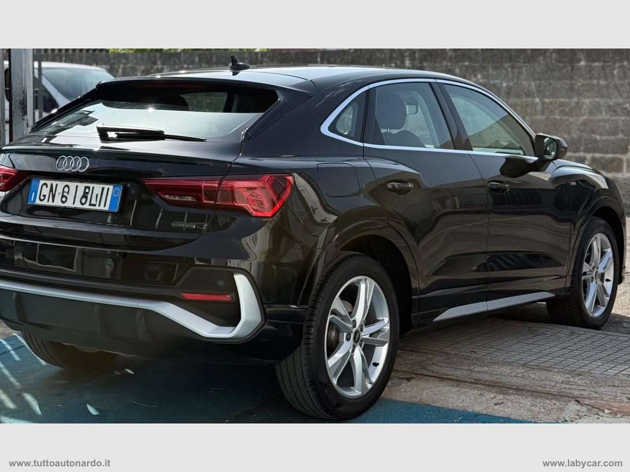 AUDI Q3 SPB 35 TDI quattro S tr. Ident. Black