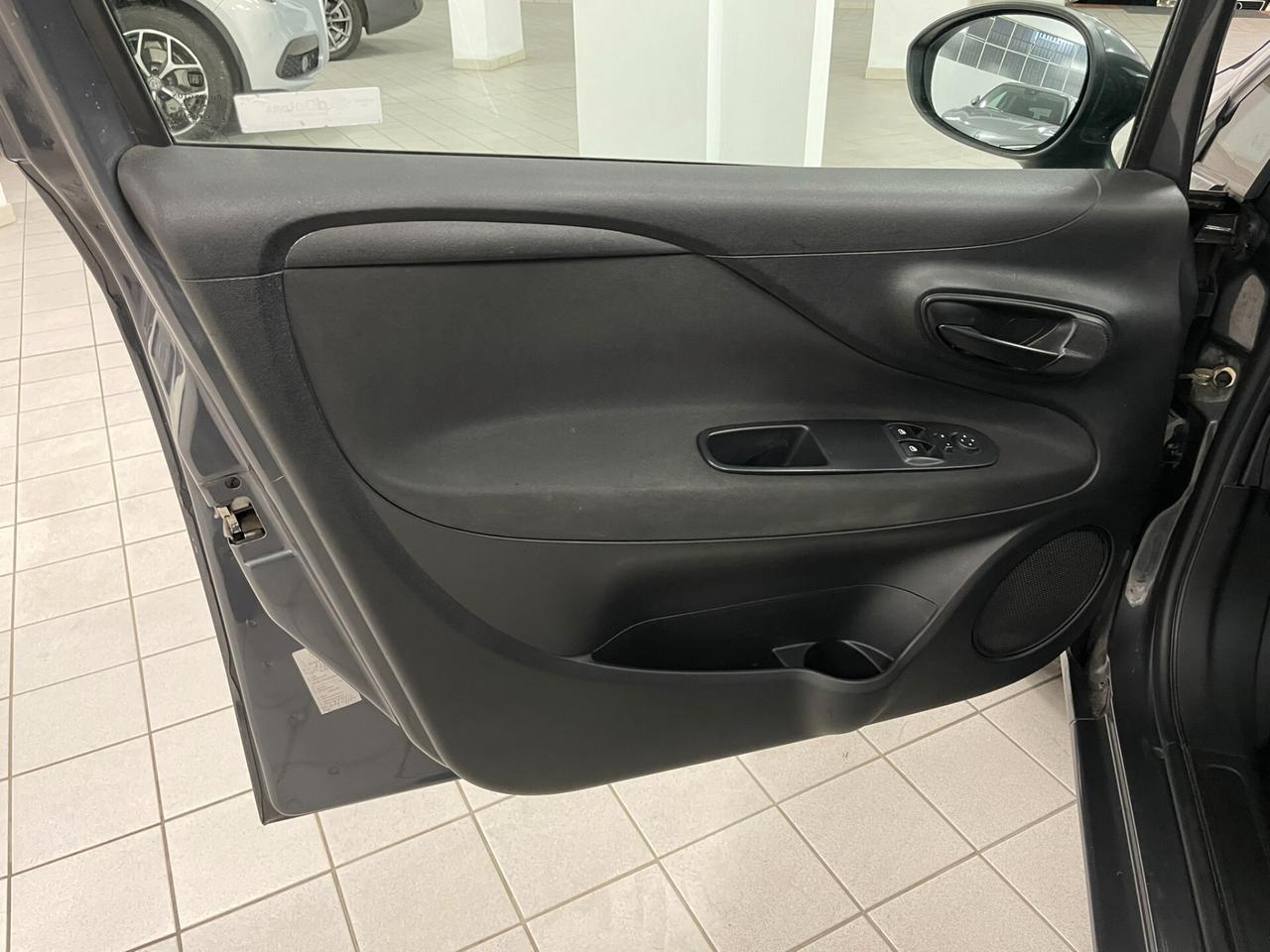 Fiat Punto 1.2 69 CV STREET 5P GOMME NUOVE TAGLIANDATA