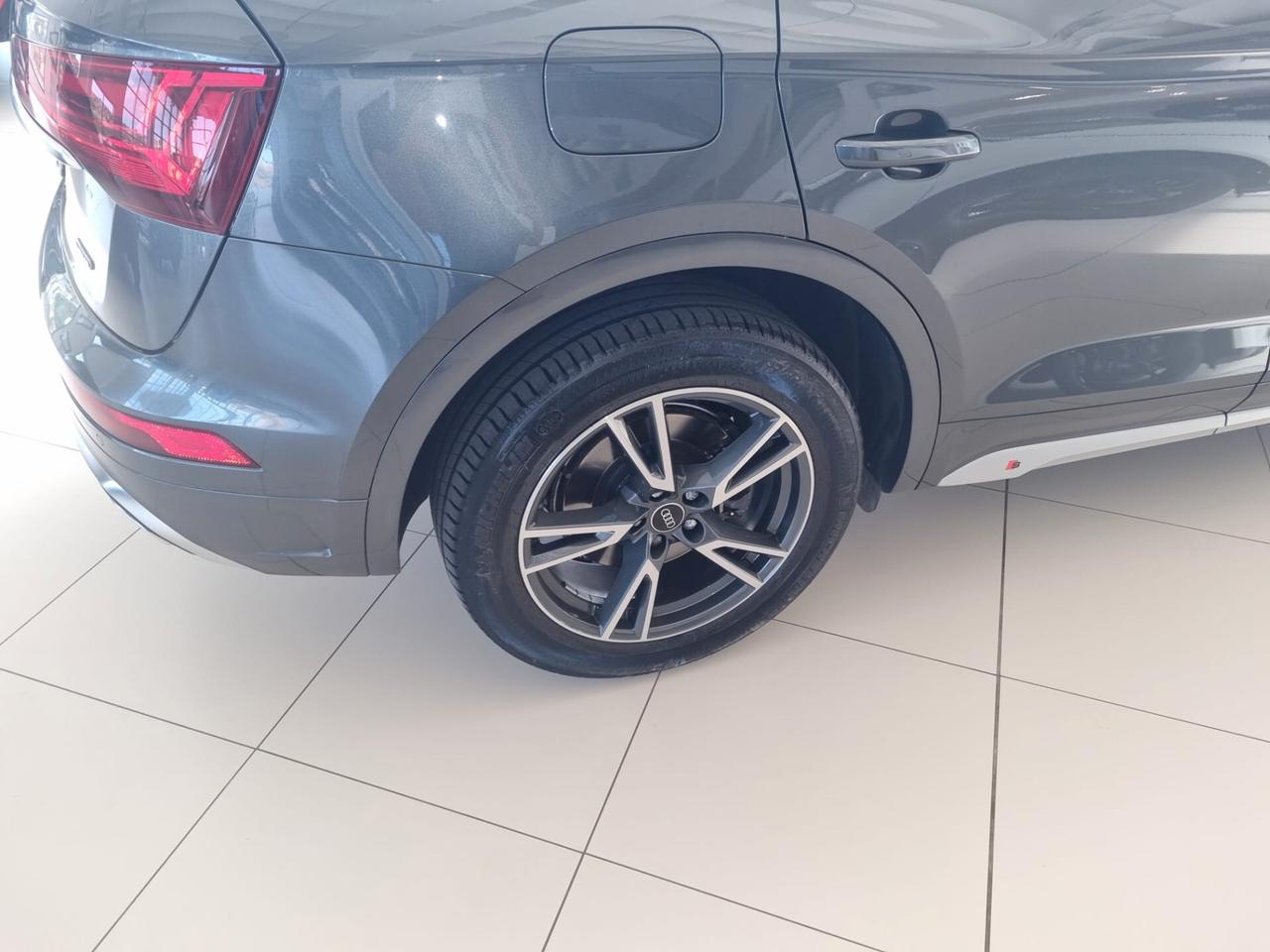 Audi Q5 40 TDI 204 CV quattro S tronic Identity Black