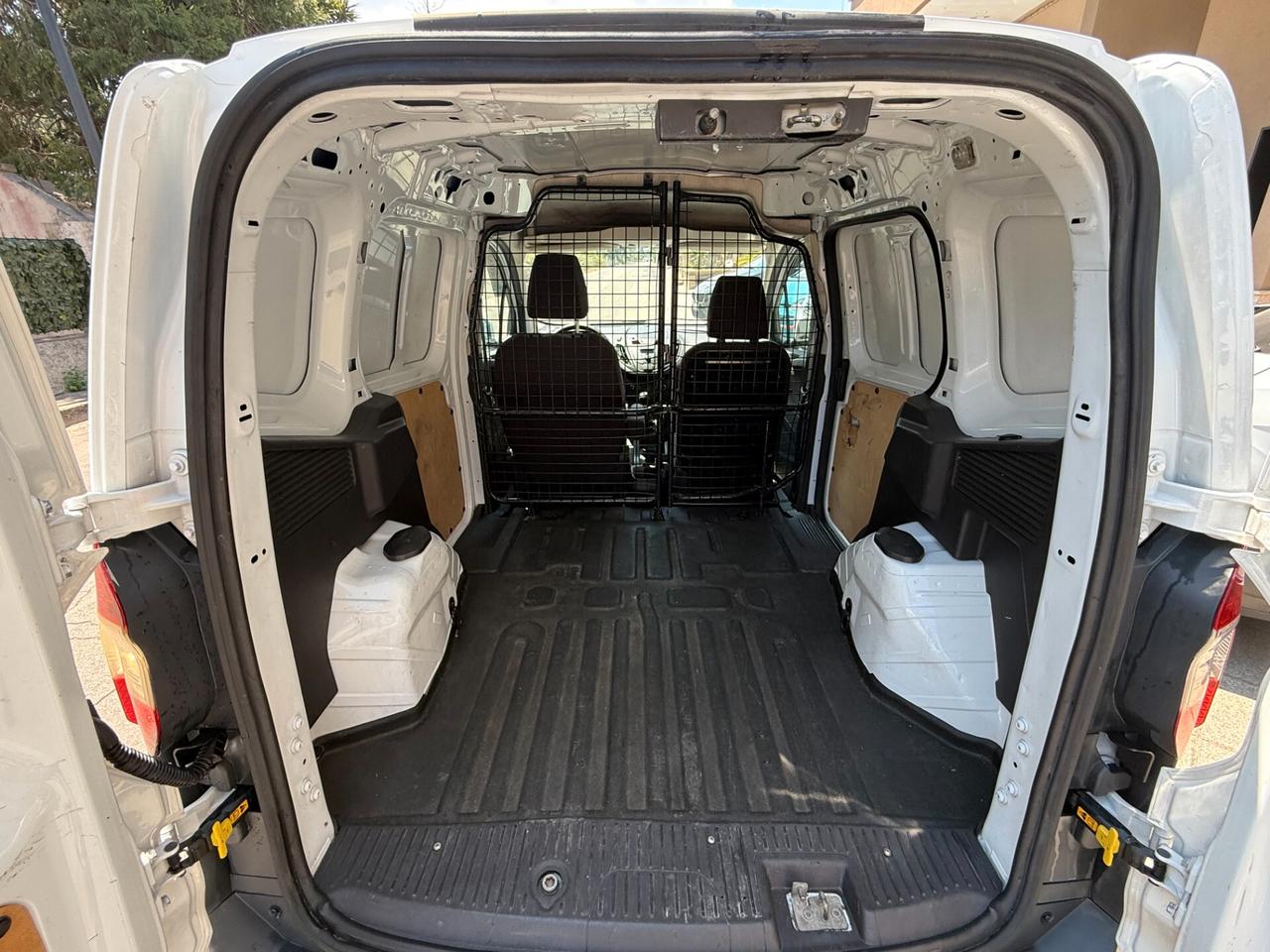 FORD TRANSIT COURIER