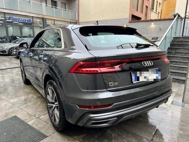 AUDI Q8 55 TFSI quattro tiptronic S-LINE