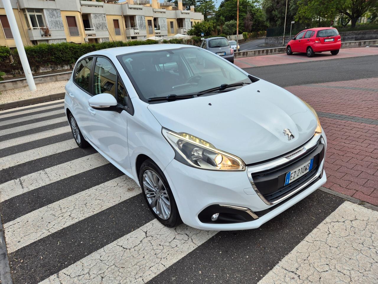 Peugeot 208 PureTech 82 5 porte Allure