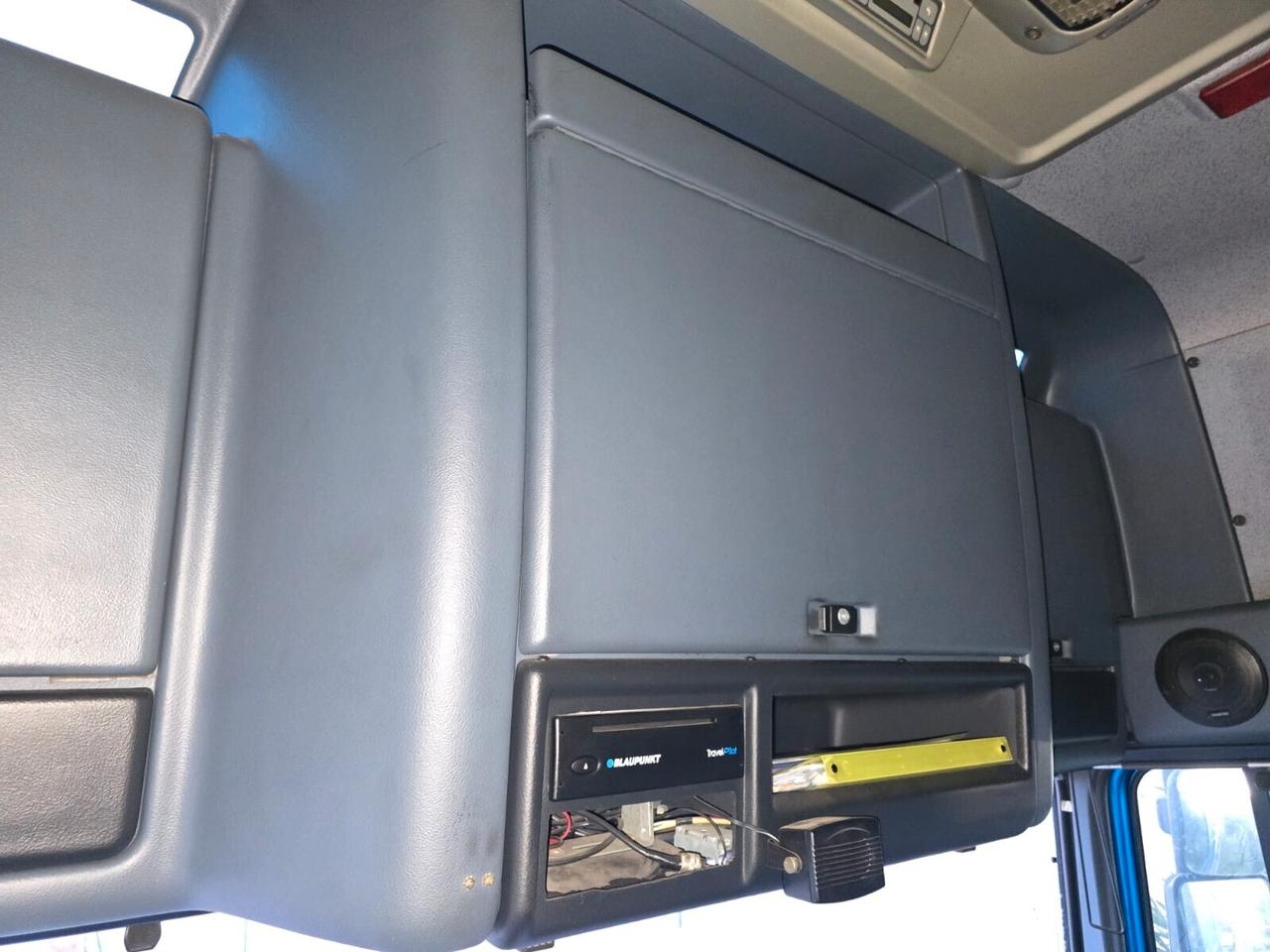 DAF XF 480 RIBASSATO 3 ASSI CON GRU POSTERIORE