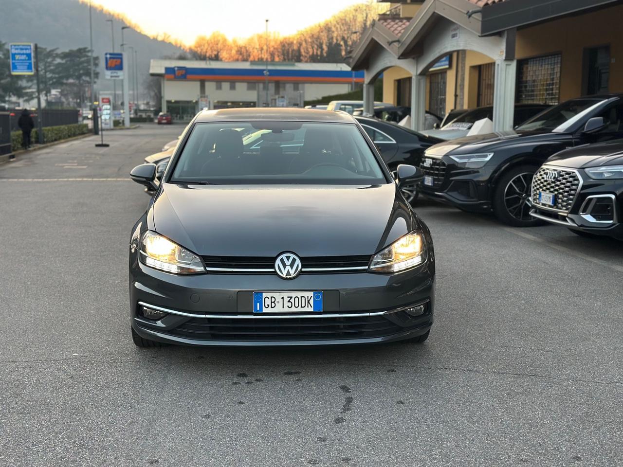 Volkswagen Golf BERLINA