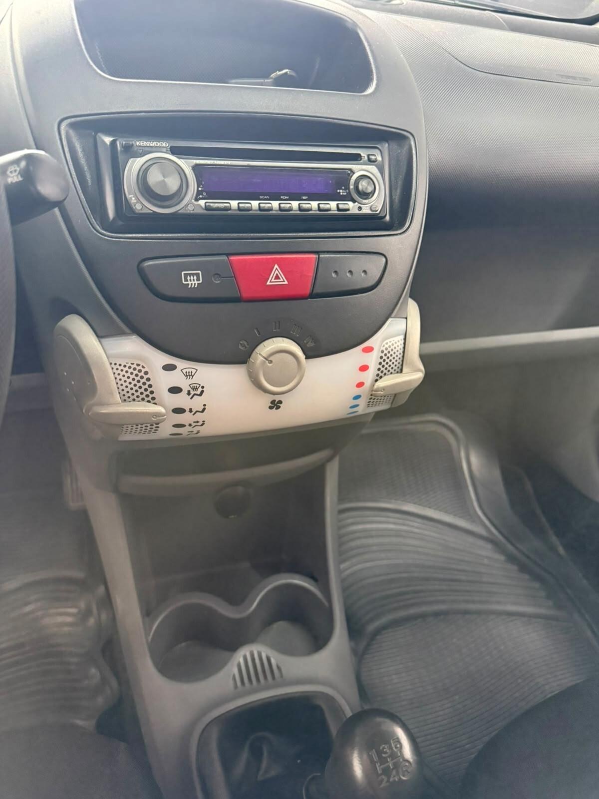 Toyota Aygo 1.0 12V VVT-i 5 porte Now Red Edition
