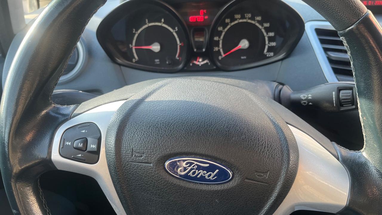 Ford Fiesta 1.4 5 porte Bz.- GPL Titanium