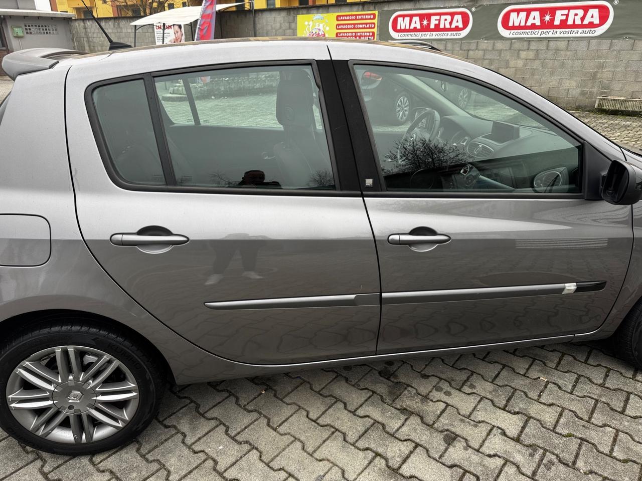Renault Clio 1.5 dCi 85CV 5 porte con GANCIO TRAINO