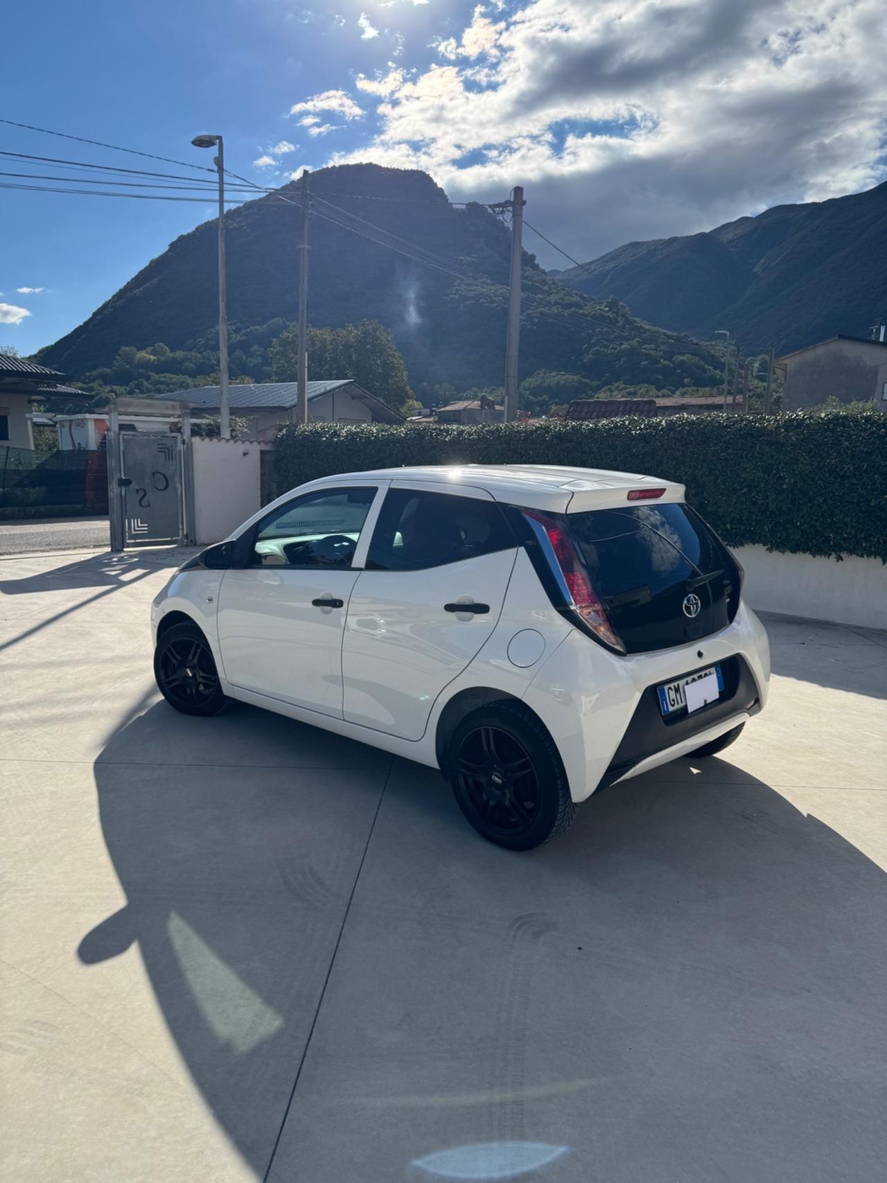 Toyota Aygo 1.0 VVT-i 69 CV 5 porte x-cite TSS MMT
