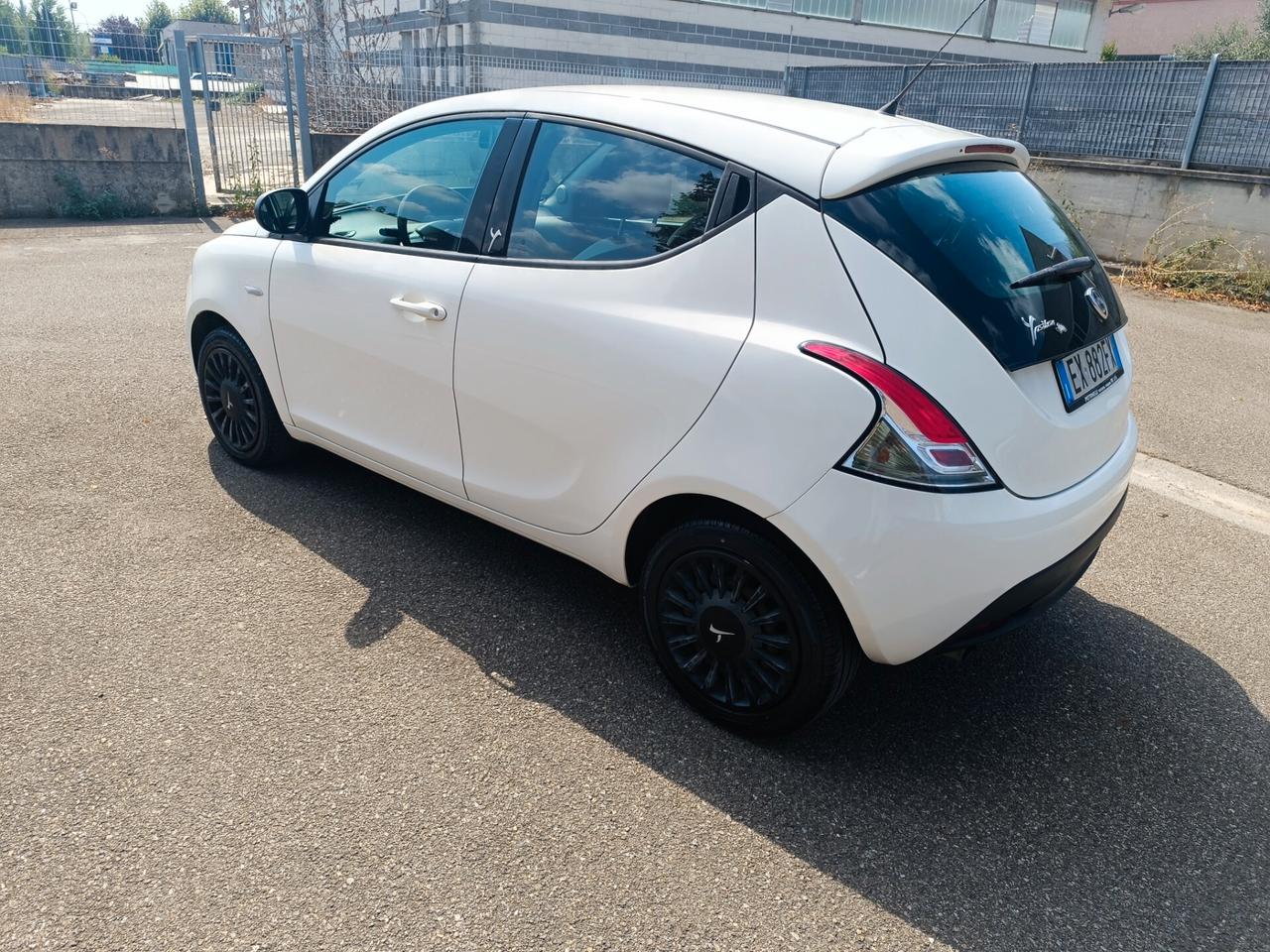 Lancia Ypsilon 1.2 5 porte del 14 NEOPATENTATI