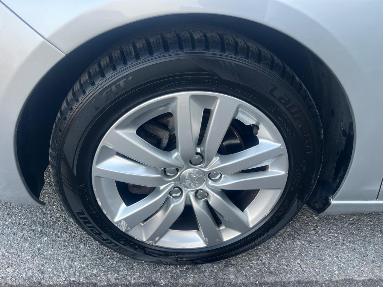 Peugeot 308 BlueHDi 120 SW Allure