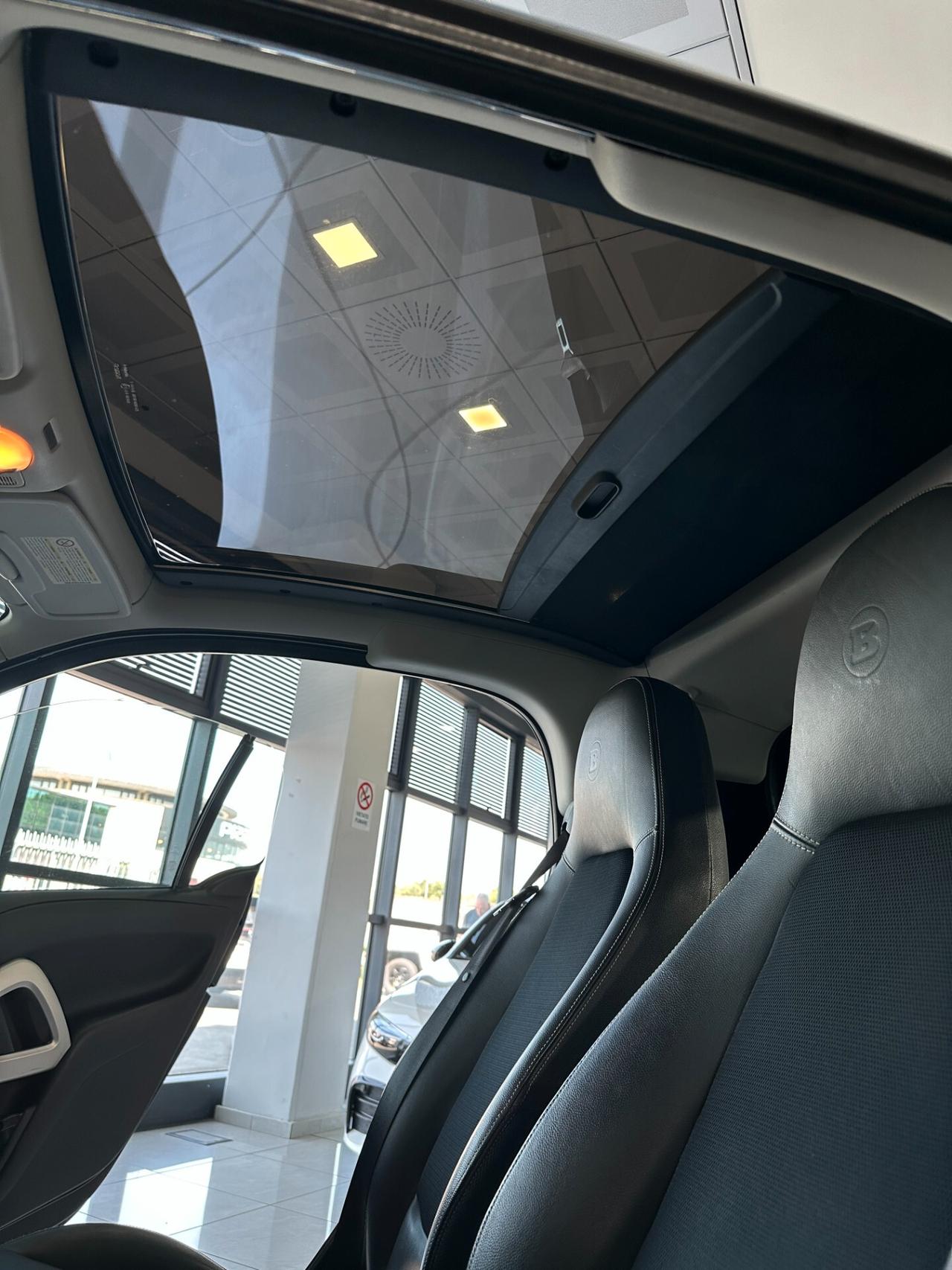 Smart BRABUS 1.0cc 102cv CarPlay PelleTotale Navi FINANZIABILE GARANZIA PERMUTE