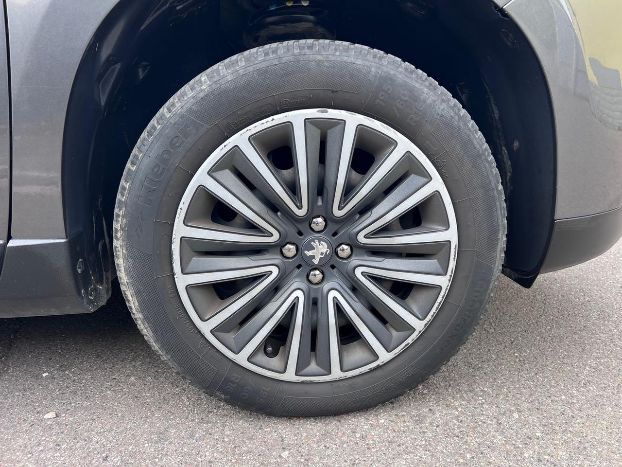 Peugeot 2008 1.2 PureTech 82 #9549