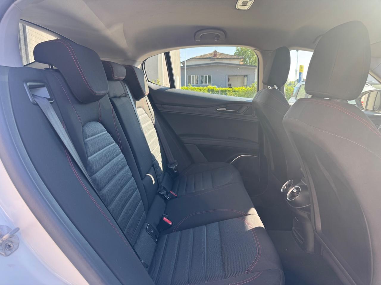 Alfa Romeo Stelvio 2.2 Turbodiesel 160 CV AT8 RWD Super Business Red Edition