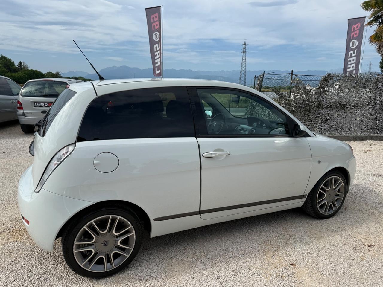 Lancia Ypsilon 1.4 16V MomoDesign
